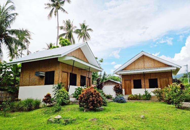 Bahandi Beach Lodge Mambajao Esterno foto